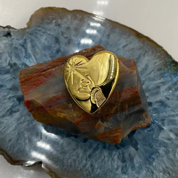 Vtg.Disney The VarietyClub GoldHeart Arm&Wand Magic Star Logo Collectible Brooch - Picture 2 of 7